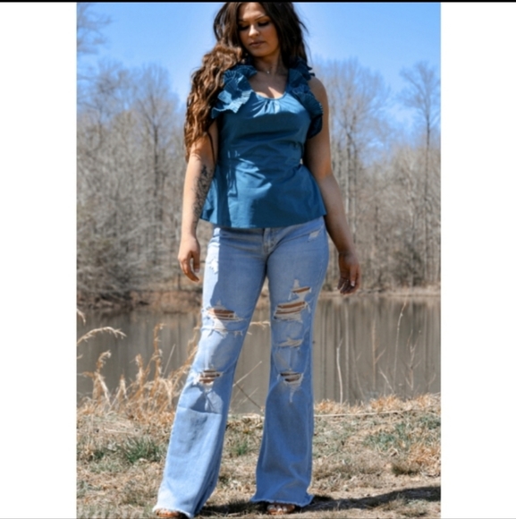 Pleated Sleevless Top - Picture 3 of 6